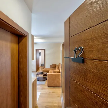 Bella 12 * 兹拉蒂博尔